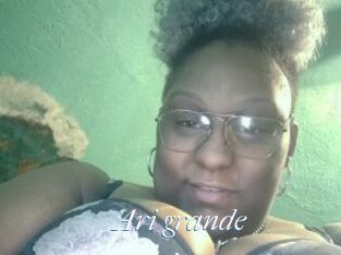 Ari_grande