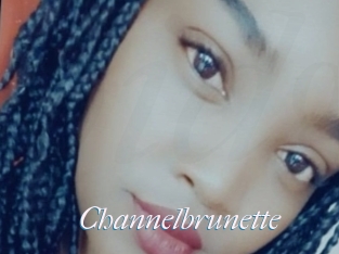 Channelbrunette