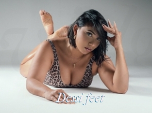 Dessi_feet