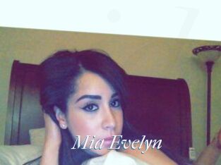 Mia_Evelyn