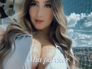 Mia_parcker