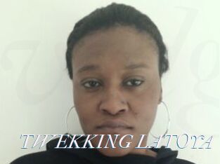 TWEKKING_LATOYA